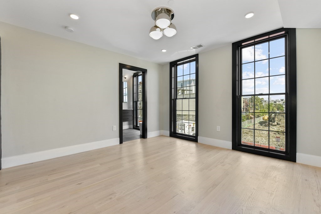 6 Brooks St, East Boston