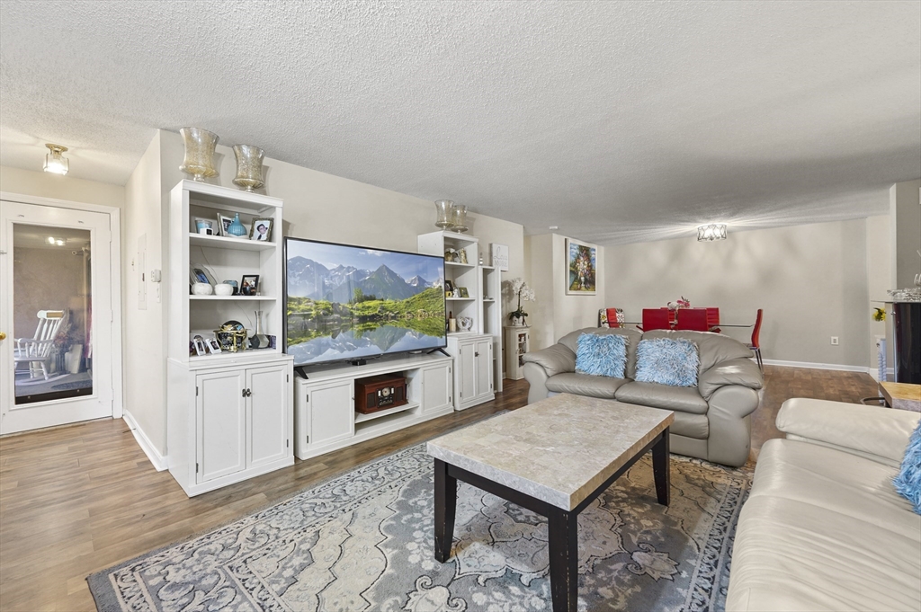 11 Ledgewood Way, Peabody