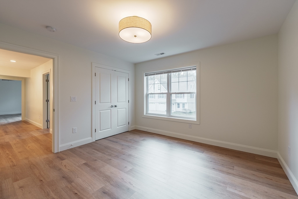 23 Moore St, Agawam