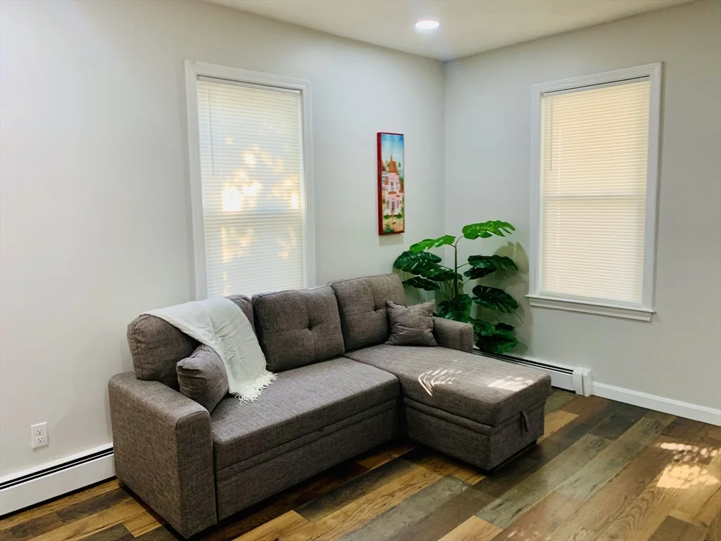 400 Charles, Edgeworth