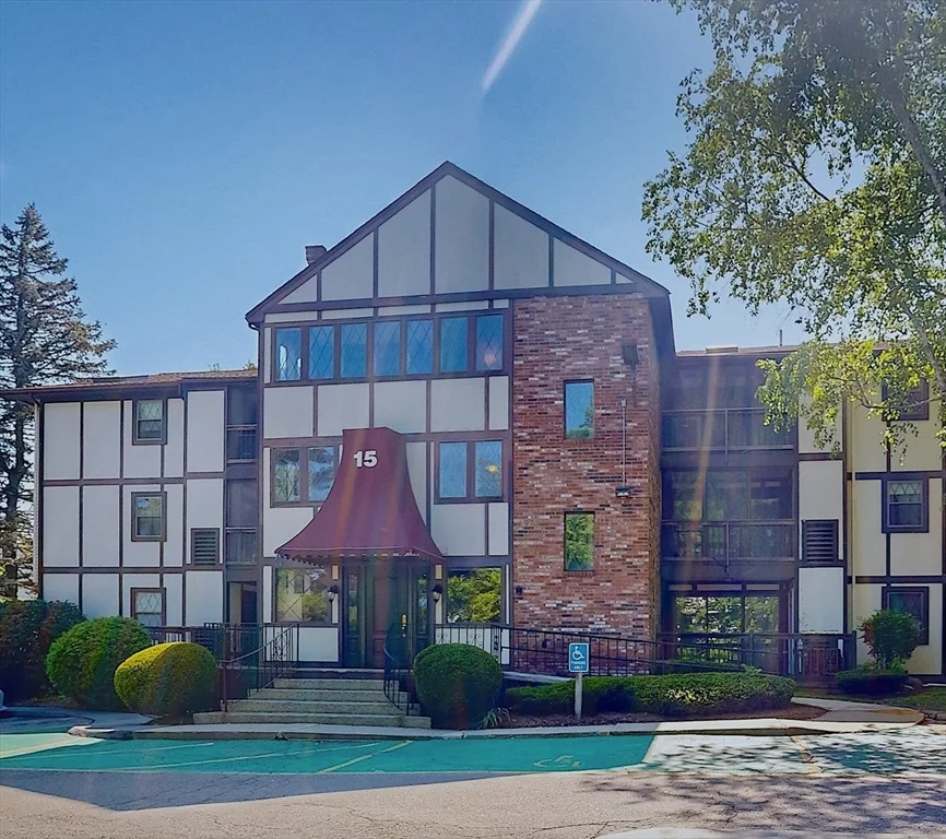 15 Thompson Dr, Randolph