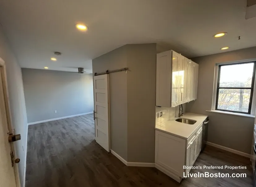 11 Park Dr, Fenway