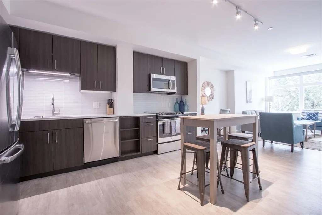 900 Beacon St, Fenway