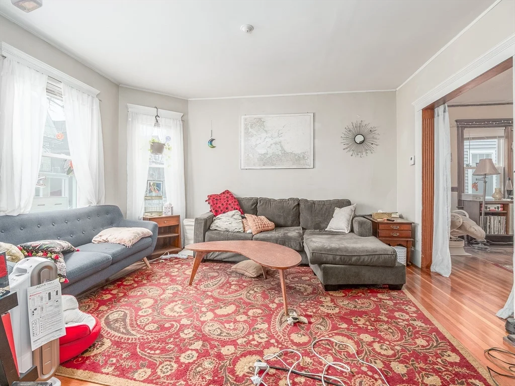 81 Bristol Rd, Medford