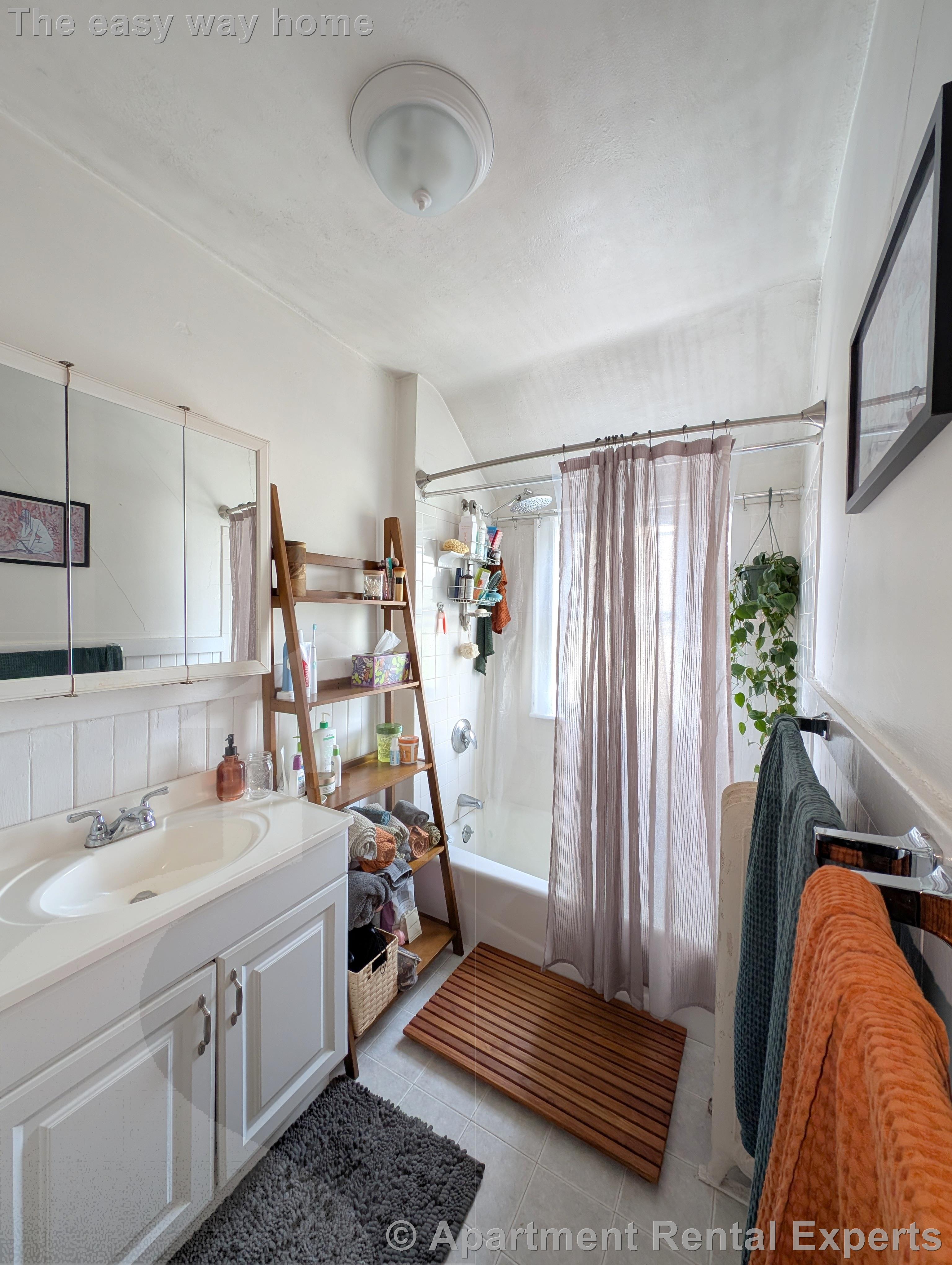 998 Broadway, Davis Square