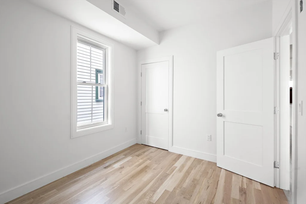 298 Maverick St, East Boston