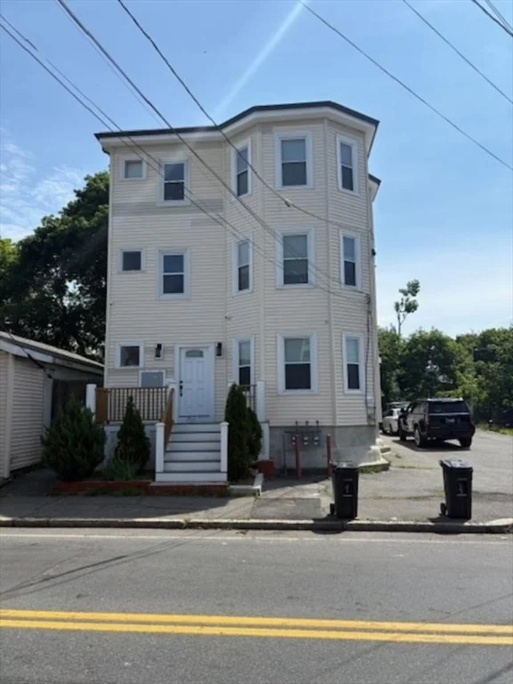 832 Montello, Brockton