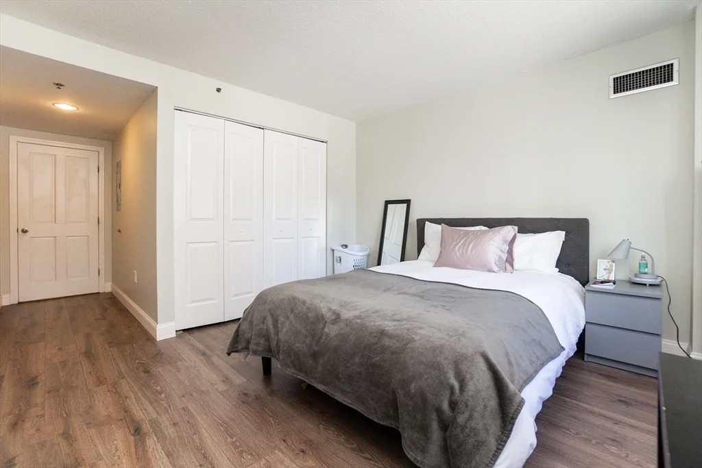 8-10 Museum Way, East Cambridge