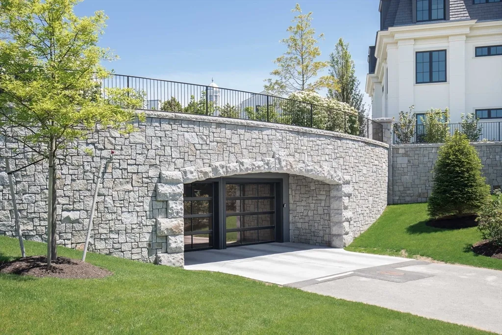 35 Littles Point Rd, Swampscott