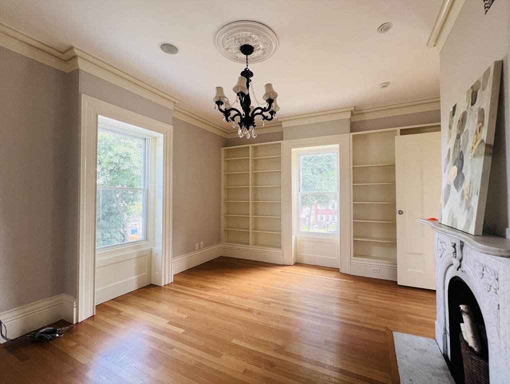 519 Main St, Waltham