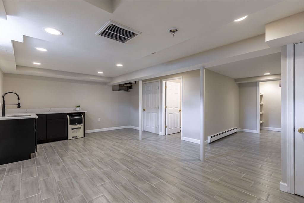 270 Cross St, Winchester