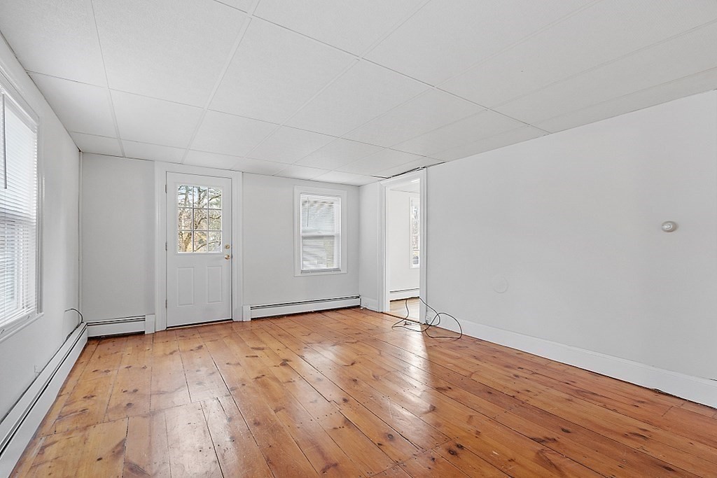 8 Main St, Pepperell