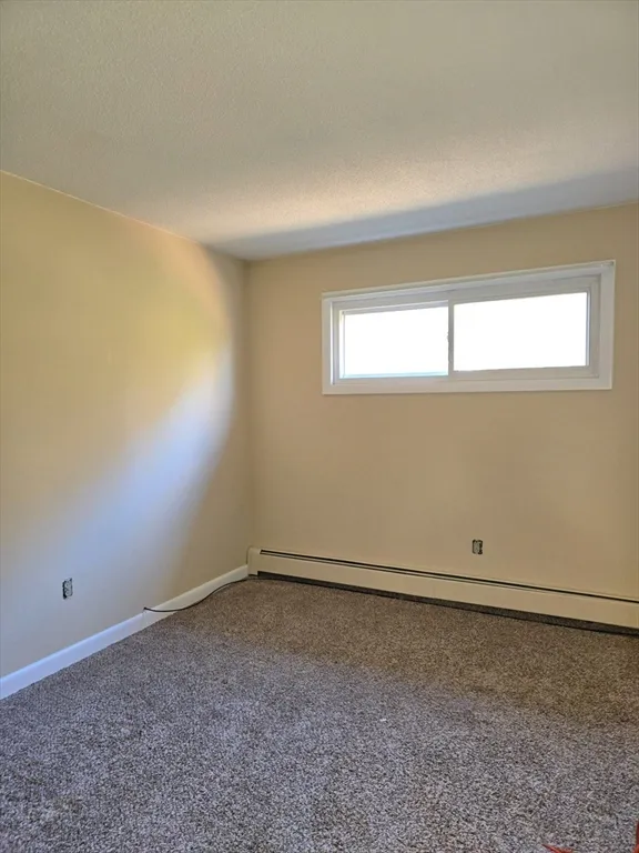 19 Chapman Ave, West Brookfield