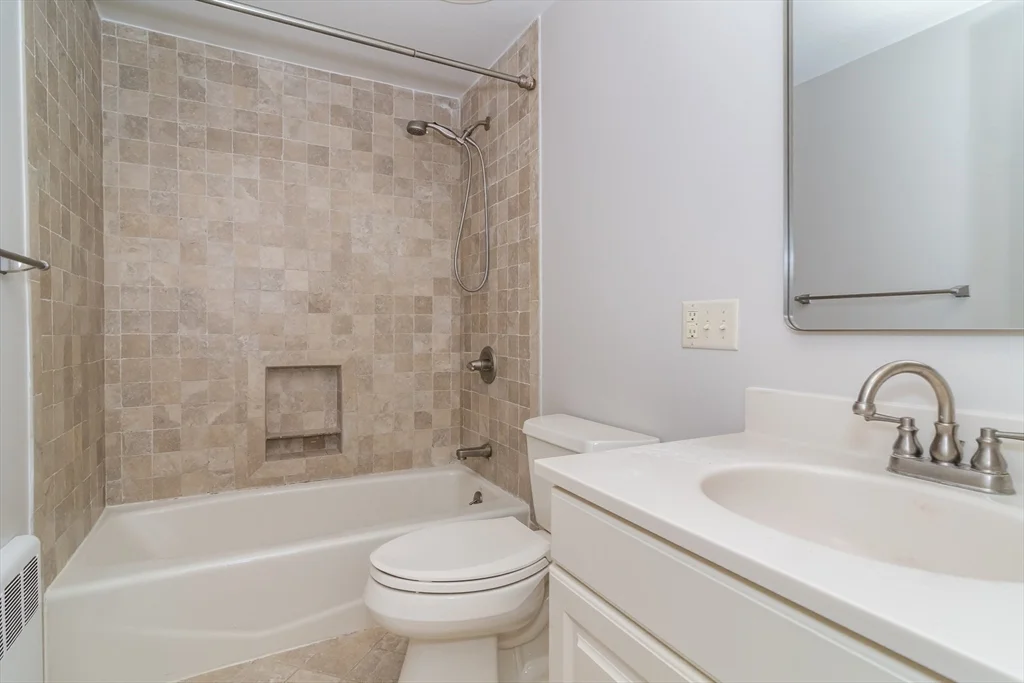 15 Charles St, Natick