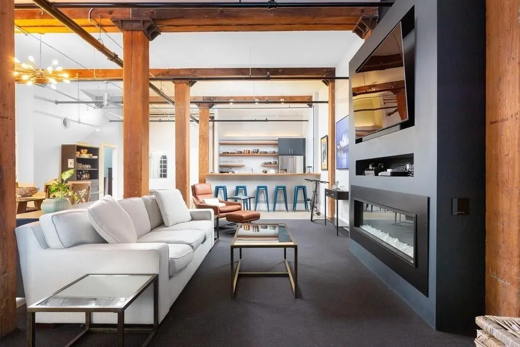 881 East 1st St, South Boston