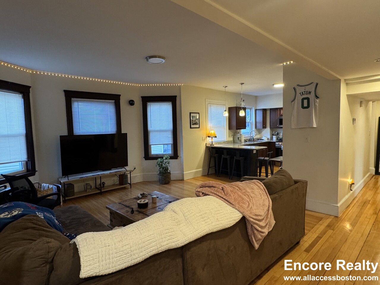 331 Faneuil St, Oak Square