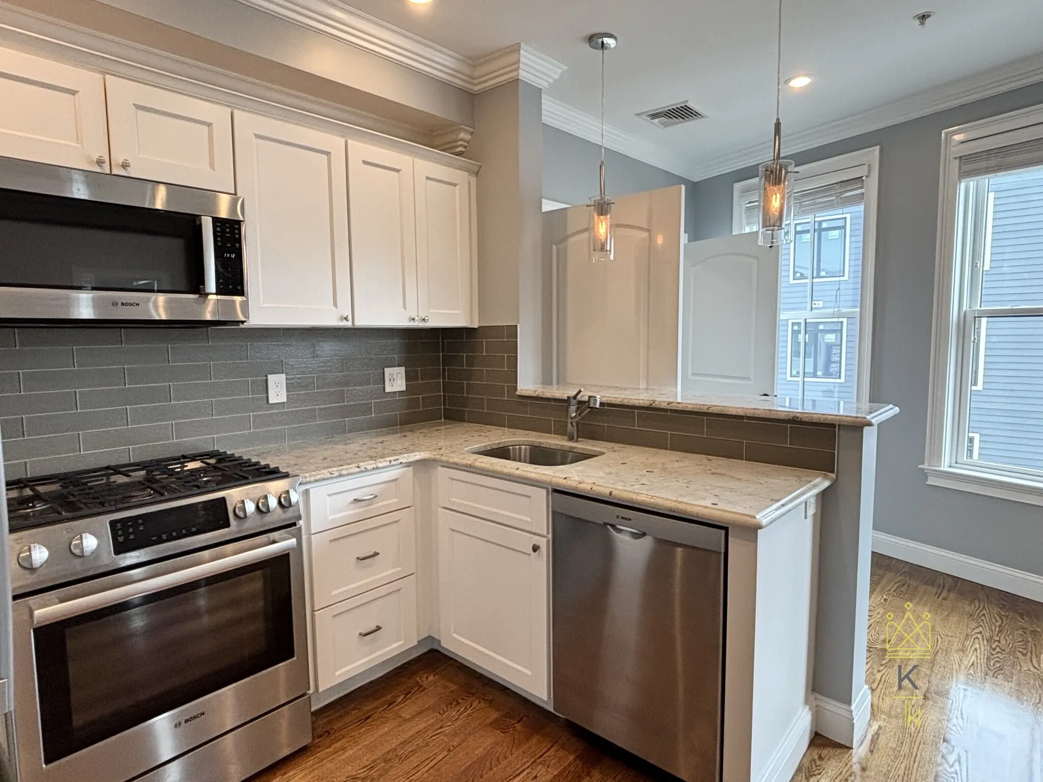 38-42 Hyde Park Ave, Jamaica Plain