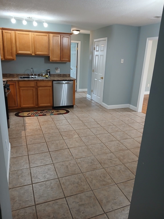 260 Fountain St, Fall River