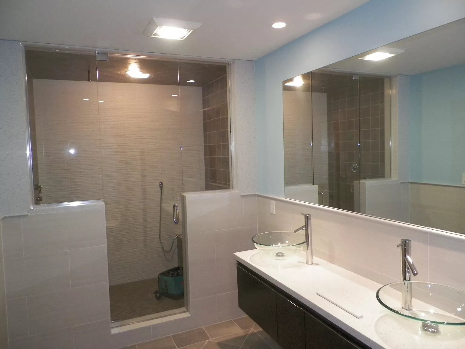 3 bed, 2 bath apartment for rent at 83 Farragut Rd Unit 1, South Boston — photo 6 of 11