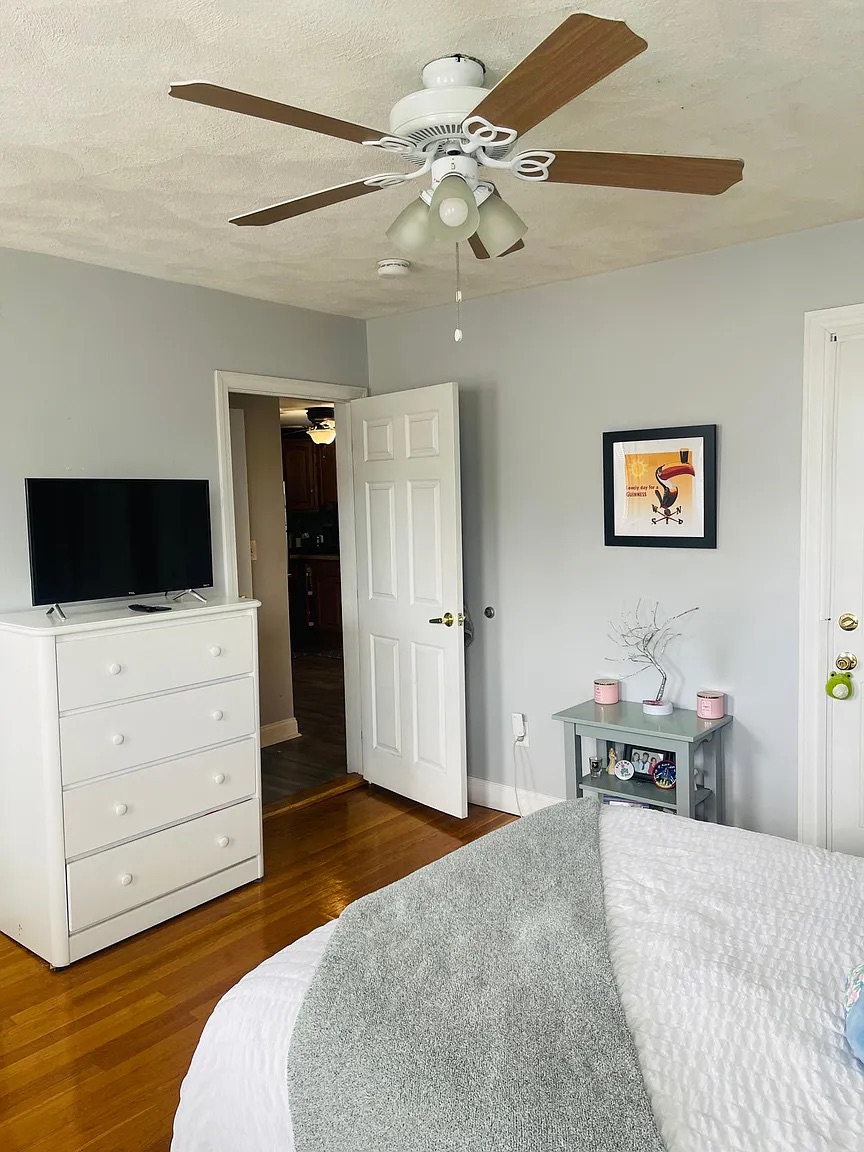 3 bed, 1 bath apartment for rent at 613 3rd St Unit 2, South Boston — photo 8 of 8