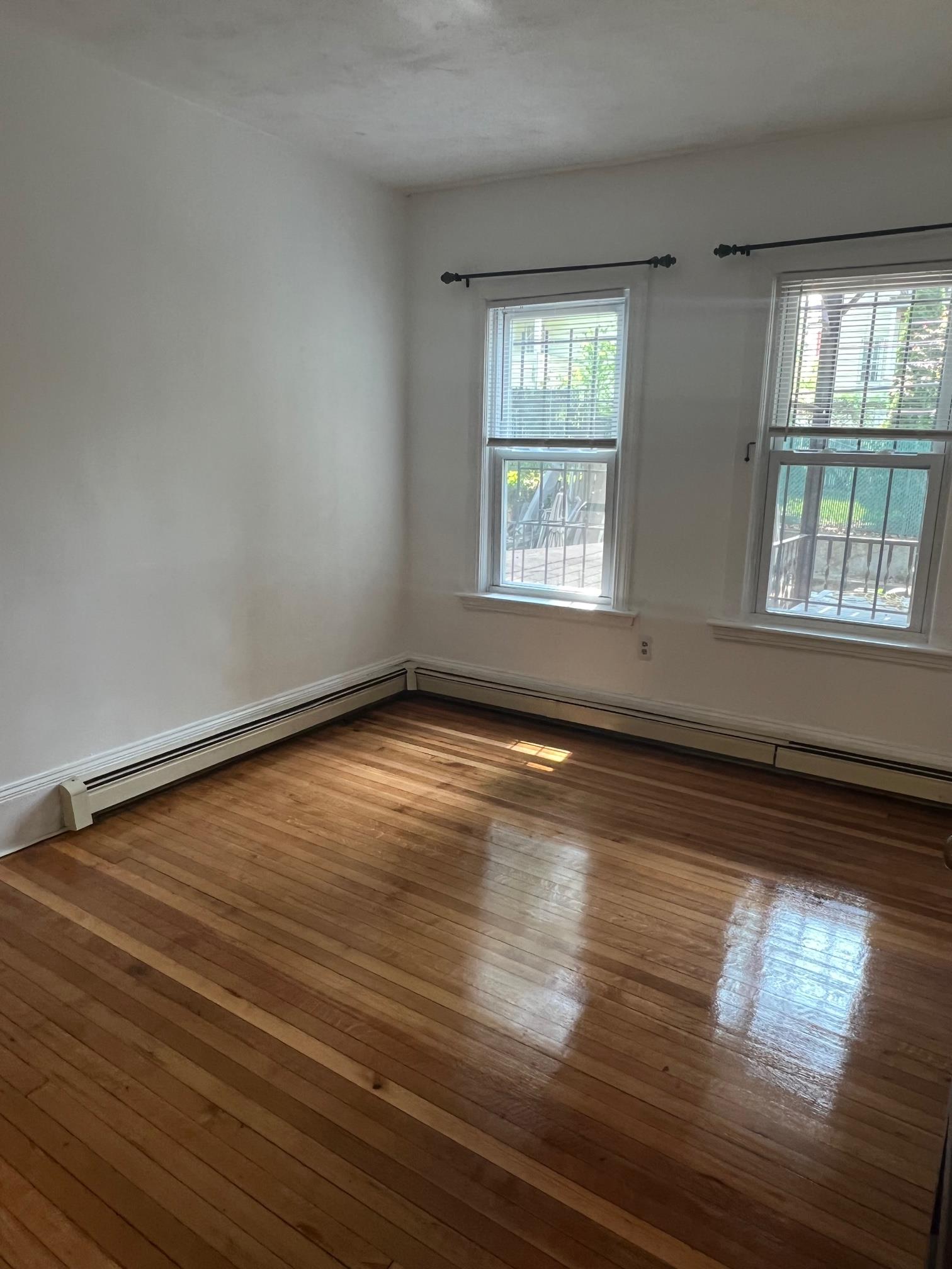 3 bed, 1 bath apartment for rent at 11 Chilcott Pl Unit 1, Jamaica Plain — photo 6 of 21