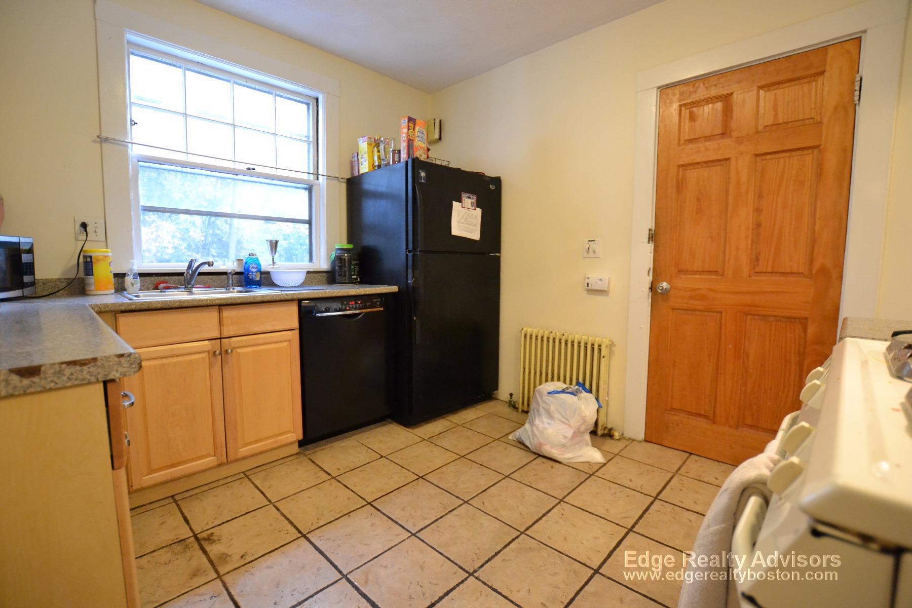 5 bed, 1.5 bath apartment for rent at 29 Manet Rd Unit 1, Chestnut Hill (Newton) — photo 2 of 13