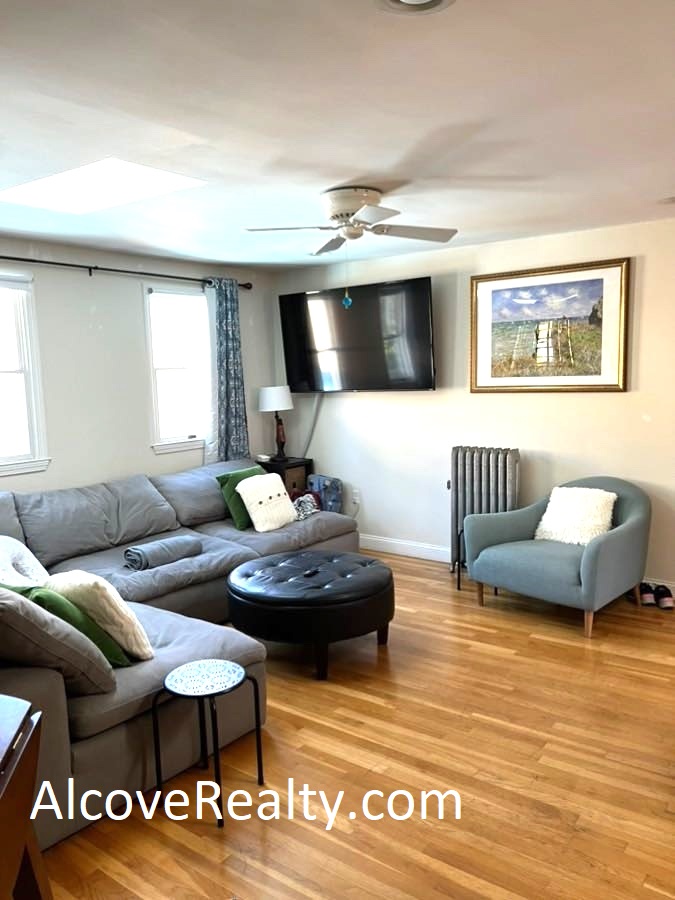 26 Burnham St, Tufts