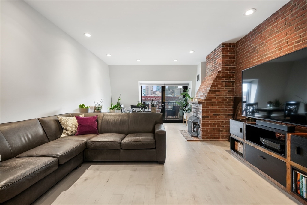 28 Atlantic Ave, Waterfront