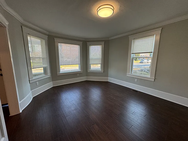 66 Church St, Waltham