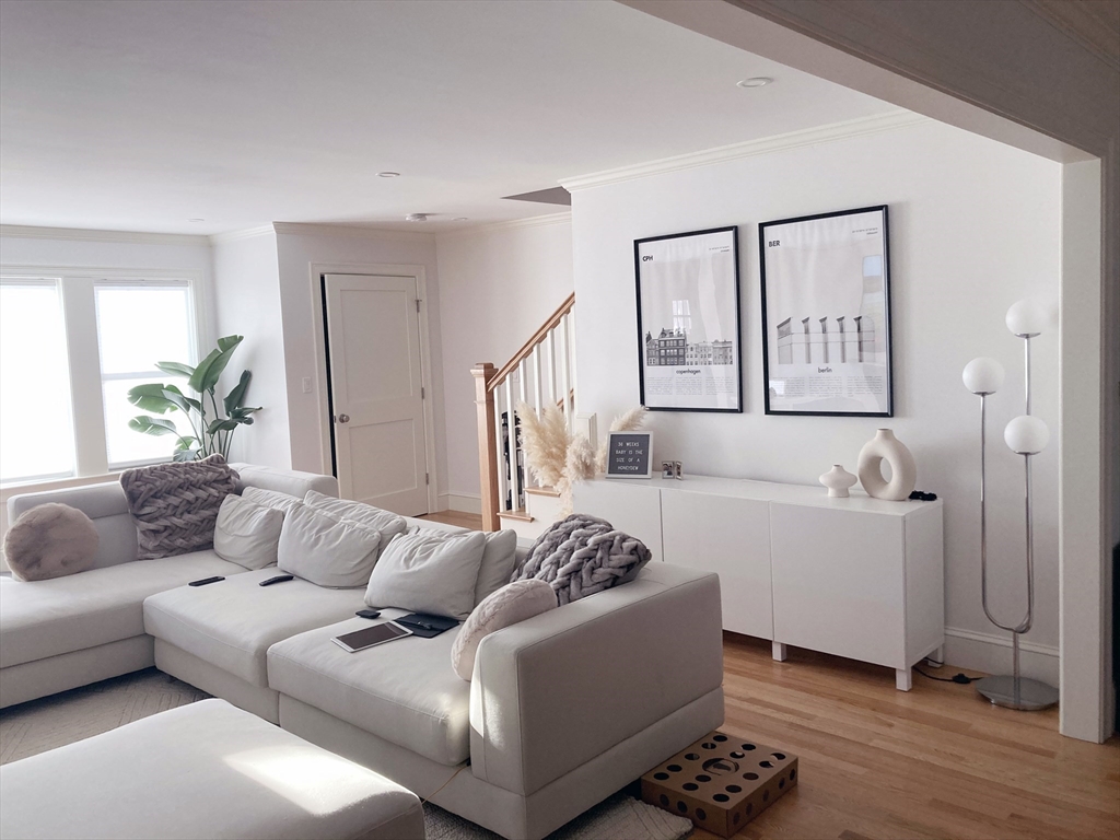 72 Holland, Winchester