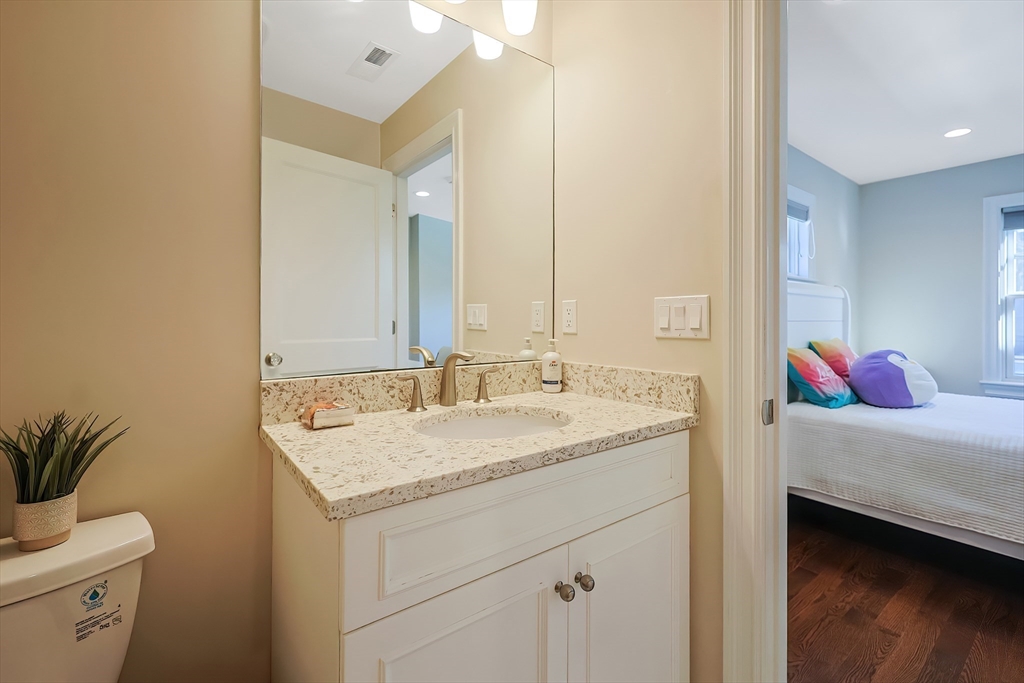 7 Marshall Rd, Wellesley