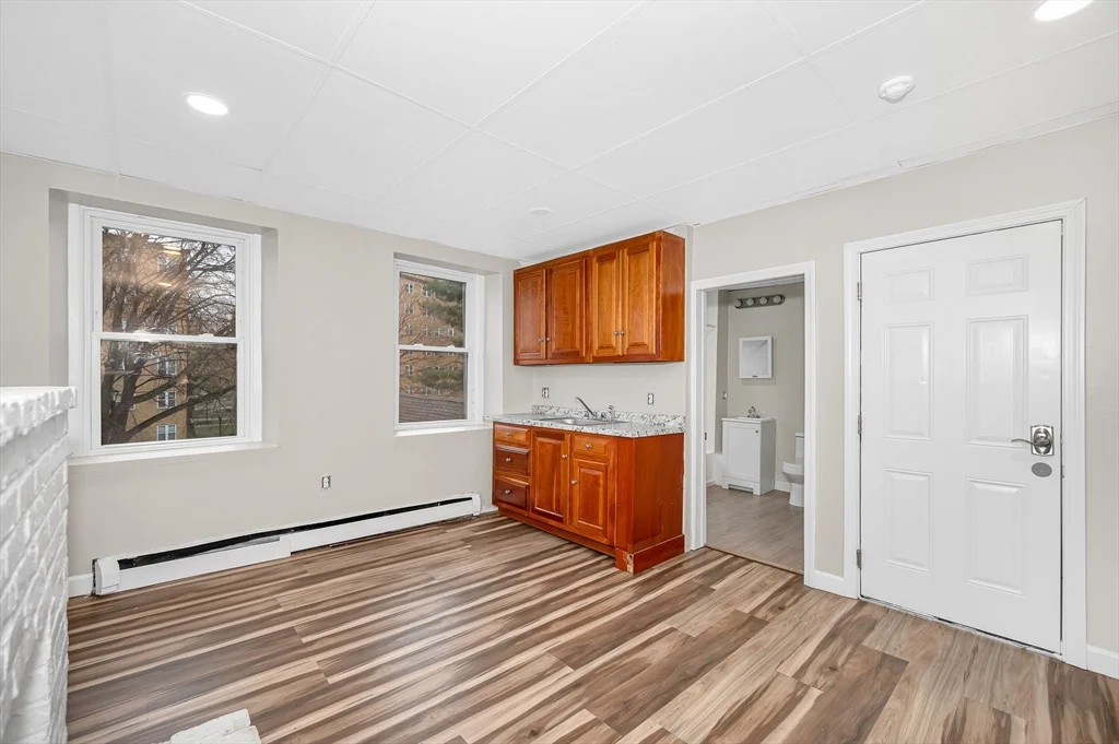 114 Appleton St, Lowell