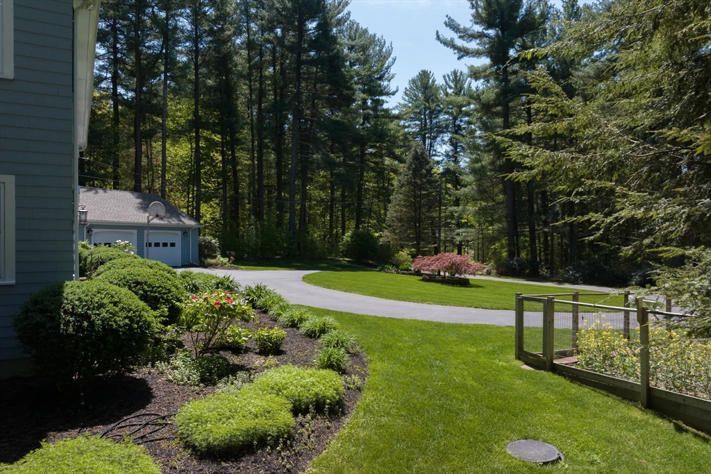 22 Bradford Rd, Weston