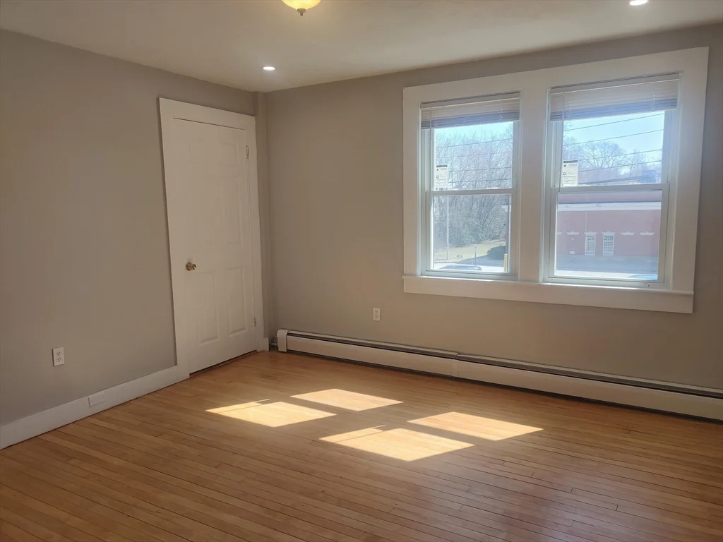 16 Wall St, Foxboro