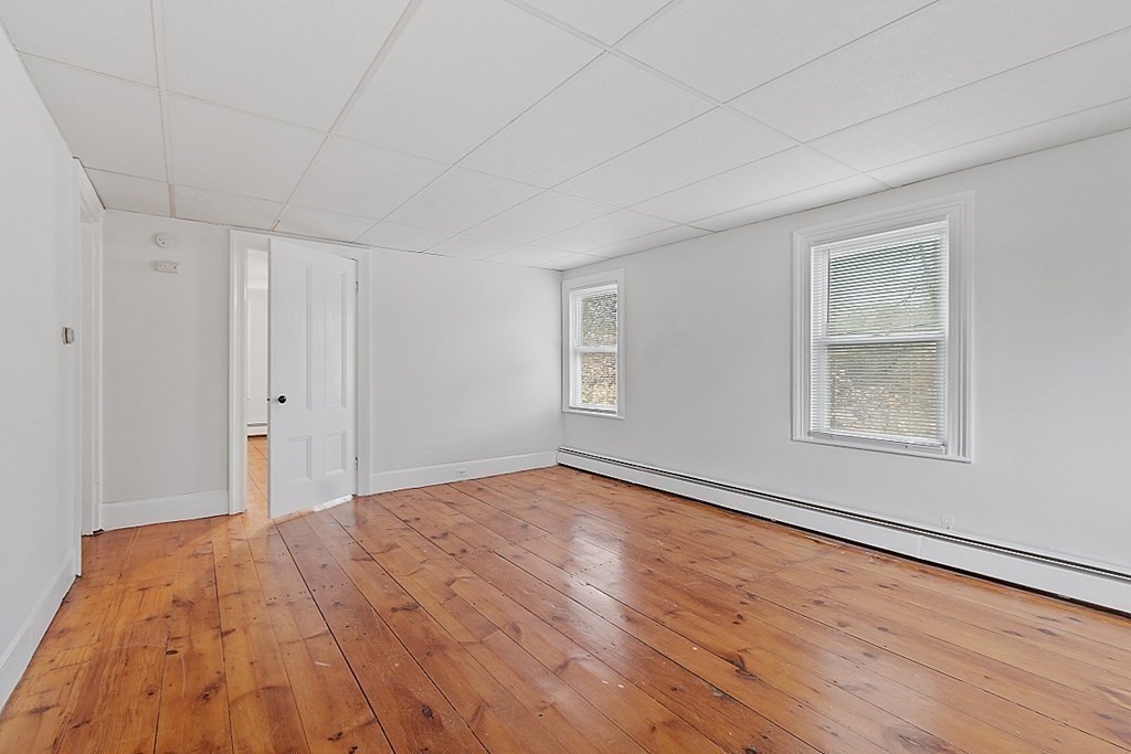 8 Main St, Pepperell