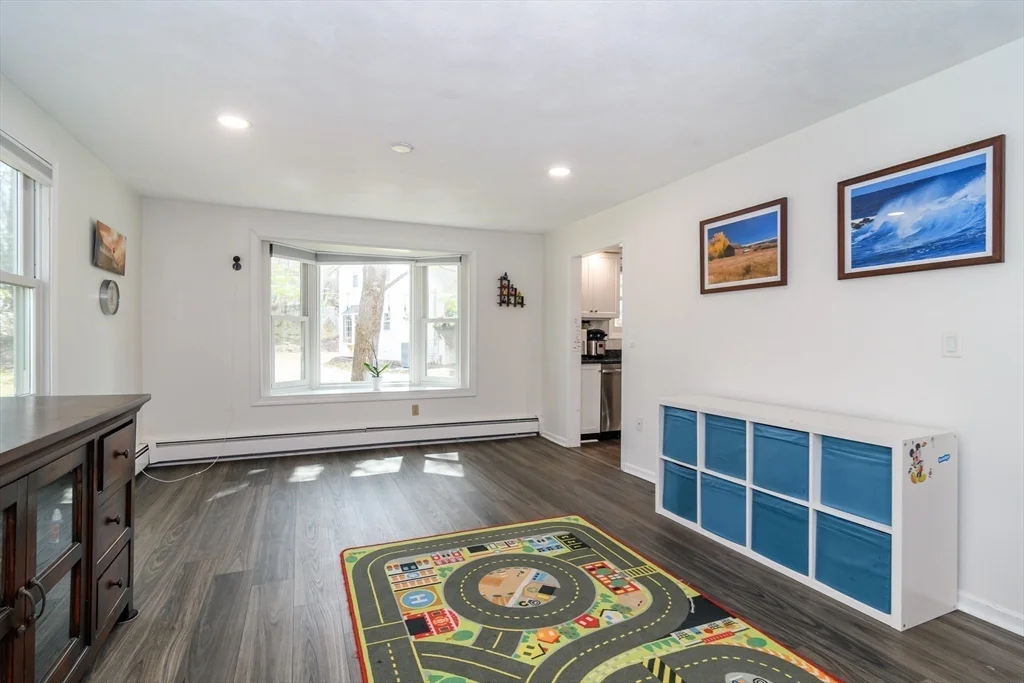 24 Homeward Ln, Natick