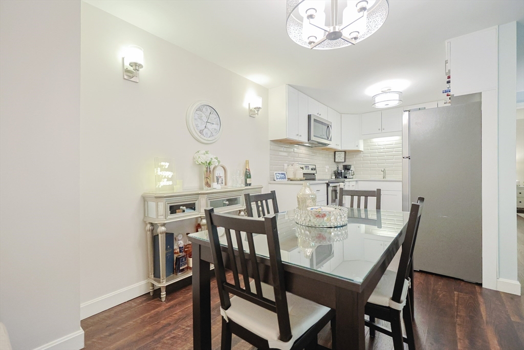 54 Jacqueline Rd, Waltham