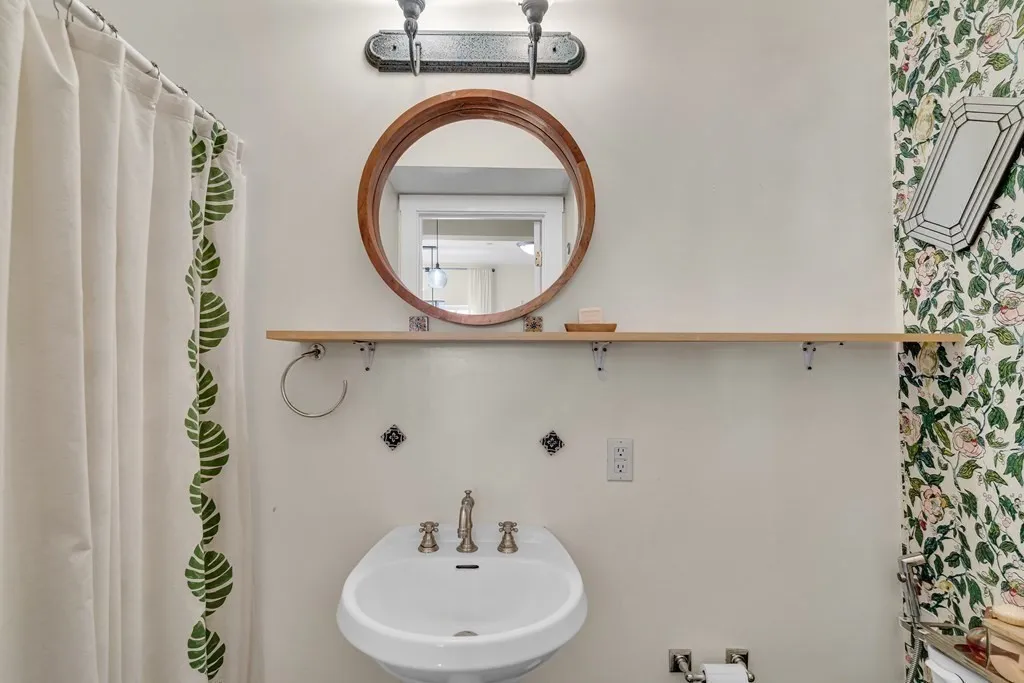 275 River St, Cambridgeport