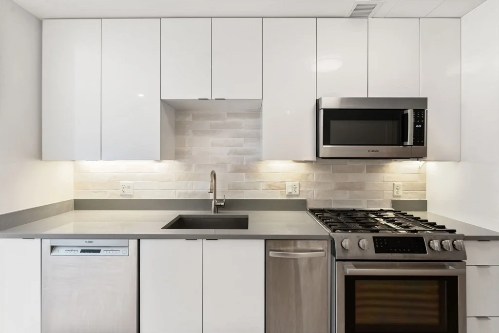 121 Portland St, West End