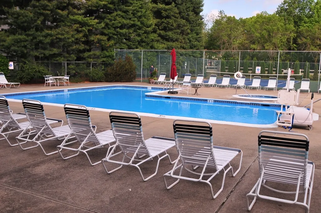 3 Post Oak Ln, Natick