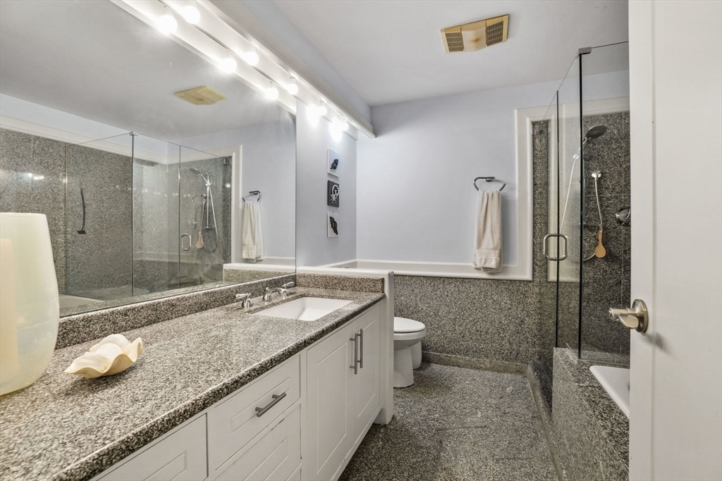 28-32 Atlantic Ave, Waterfront