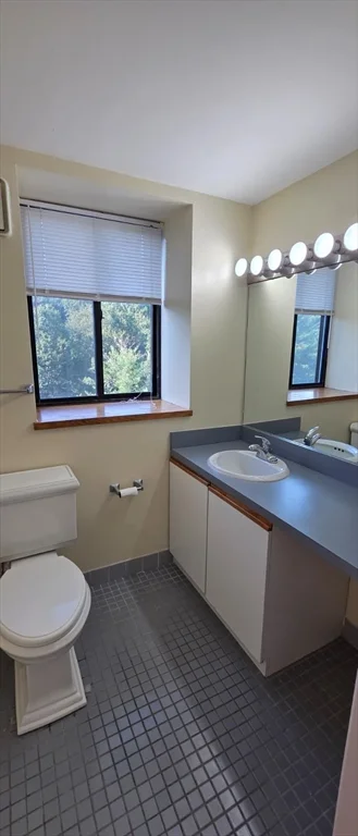 200 Ledgewood Dr, Stoneham