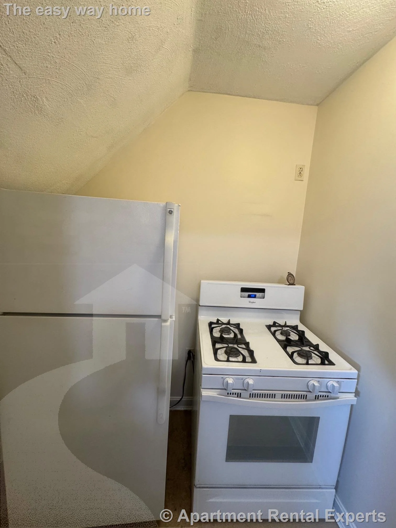 454 Broadway, Magoun Square