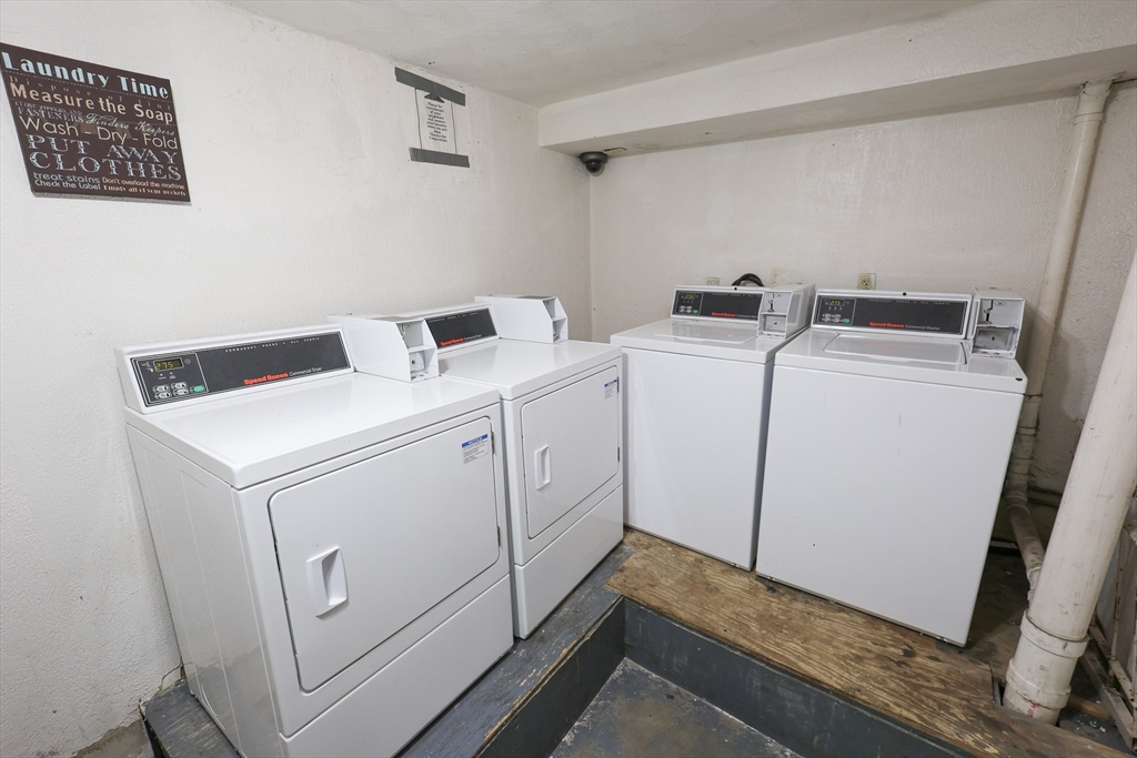 61 Saint James St, Roxbury