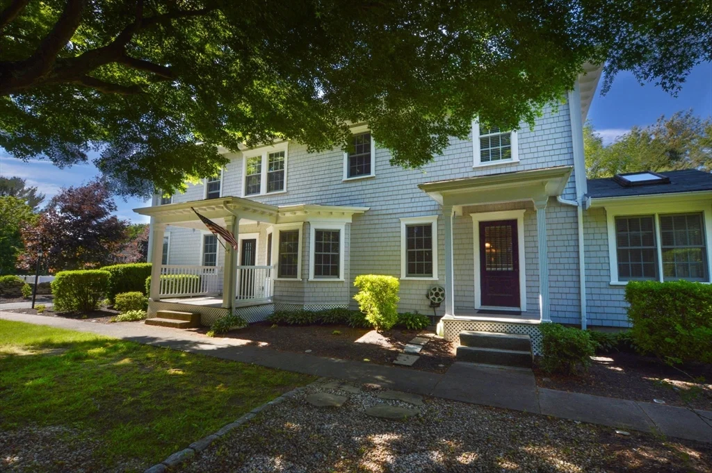 66 Tucker Ln, Dartmouth