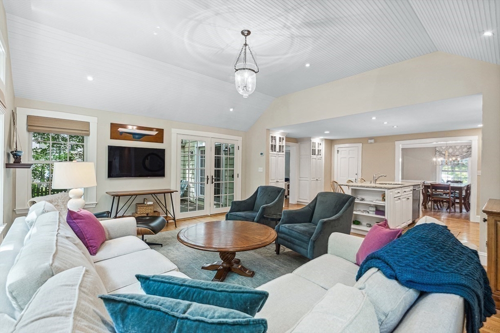 37 Tennyson Rd, Wellesley