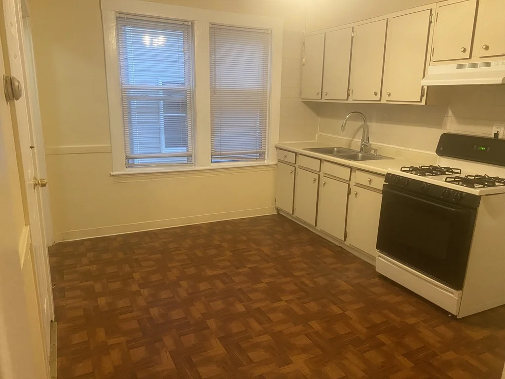 242 Hyde Park Ave, Jamaica Plain