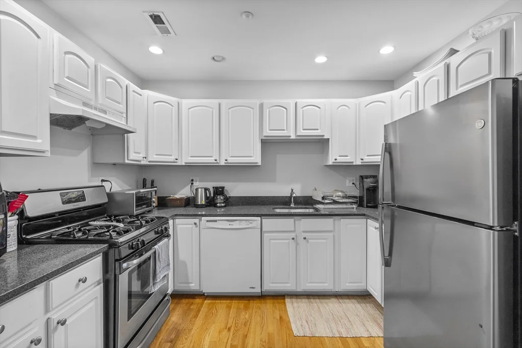 320 W Broadway, South Boston