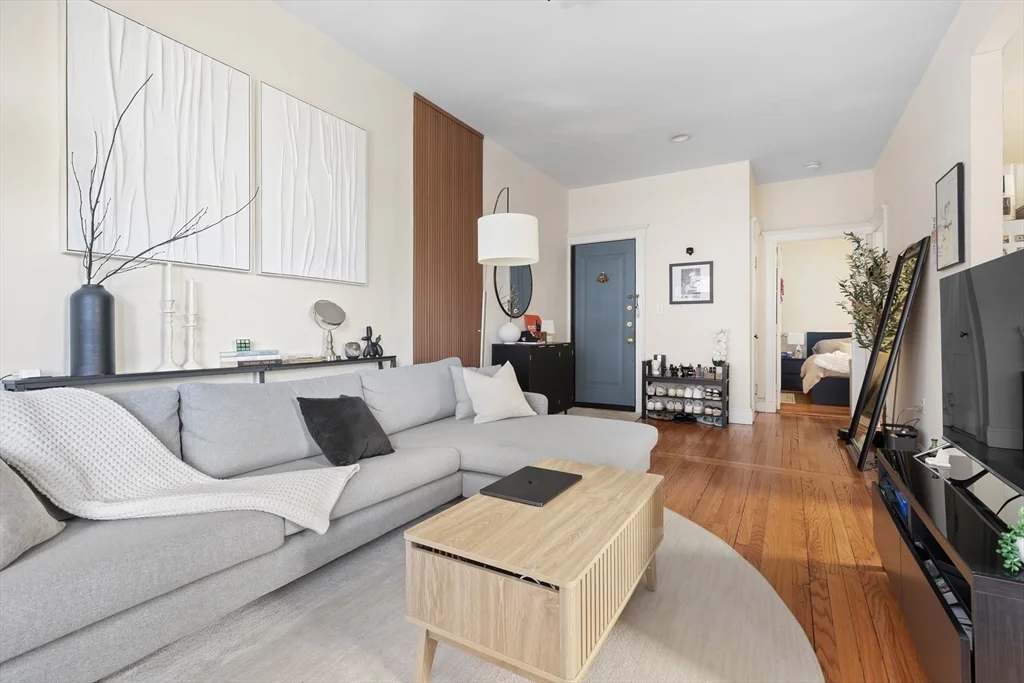 242 S Huntington Ave, Jamaica Plain