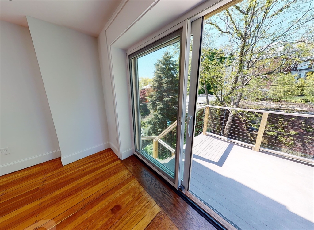 15 Colbourne Crescent, Brookline